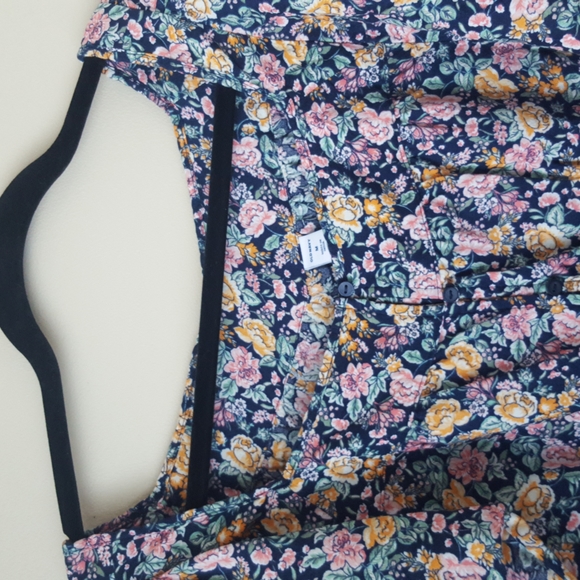 Old Navy Floral Flutter Sleeve Front Button Blouse, Size Medium - Picture 2 of 5